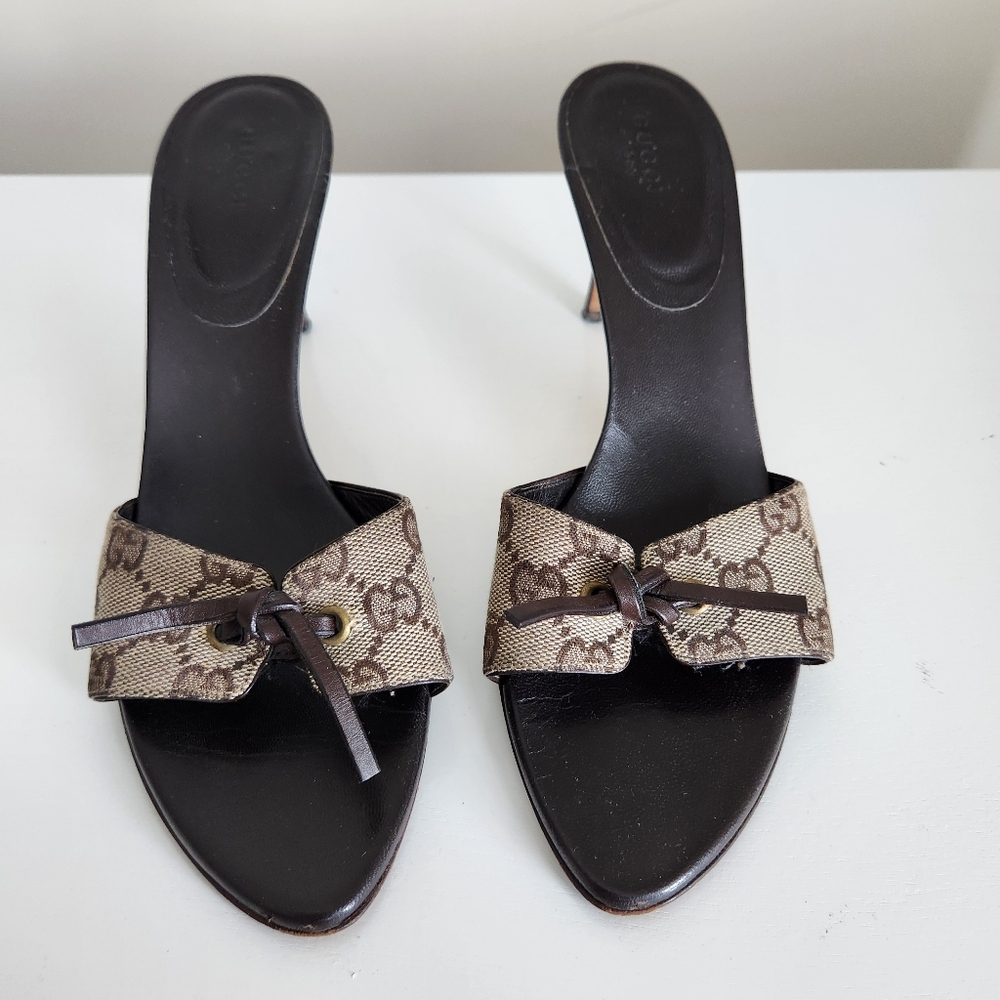 Gucci Vintage GG Monogram Brown Kitten Heels